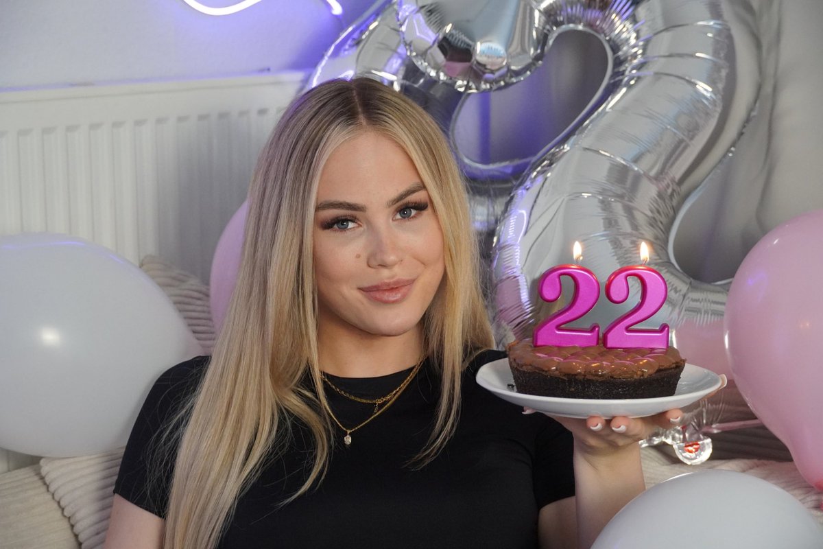 𝘓𝘢𝘶𝘳𝘢 tweet media