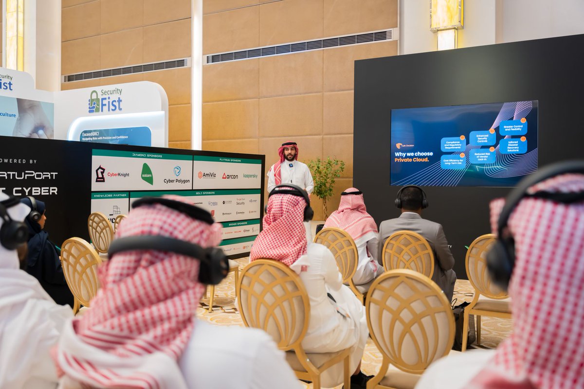 safedecisionKSA's tweet image. جانب من ورشة العمل التي قدمها م. محمد عويضة بعنوان &quot;Safe &quot;Decision Private Cloud، خلال معرض #MENAISC2024.

تم استعراض حلول الشركة في مجال الحوسبة السحابية الخاصة، ومناقشة التحديات التي تواجه القطاعات المختلفة في التحول الى الحوسبة السحابية.
#MENAISC2024  #KSA #Visin2030