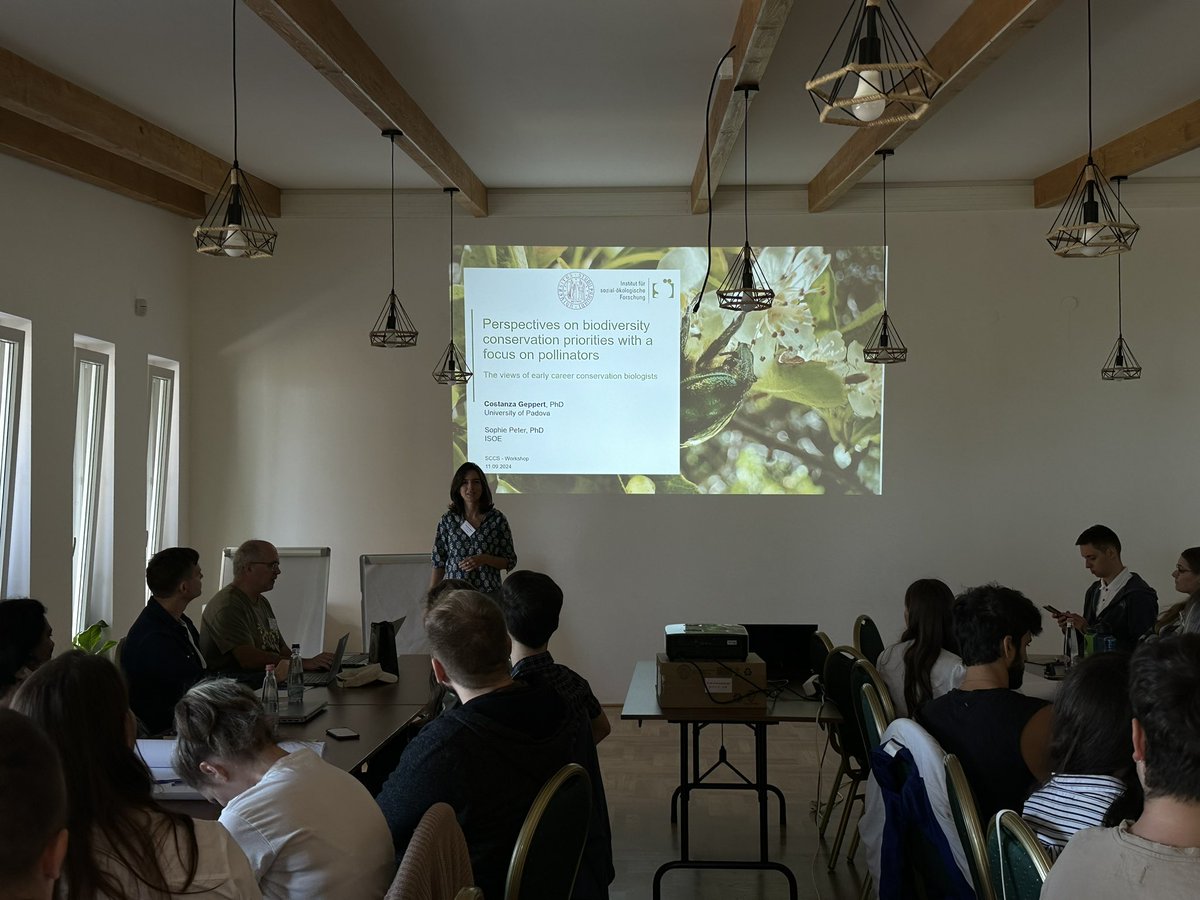 Safeguard2021's tweet photo. The Student Conference on Conservation Science (#SCCS2024) 🇭🇺 continues!

Yesterday, Safeguard partner @CostanzaGeppert (@UniPadova) led an insightful workshop on the perspectives on #biodiversity conservation priorities with a focus on #pollinators 🐝 https://t.co/WAFxMFviSc