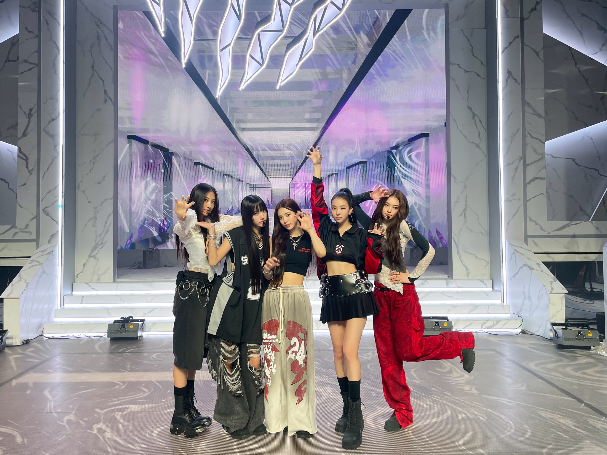 GXRQZr0aoAAh1d_?format=jpg&name=large