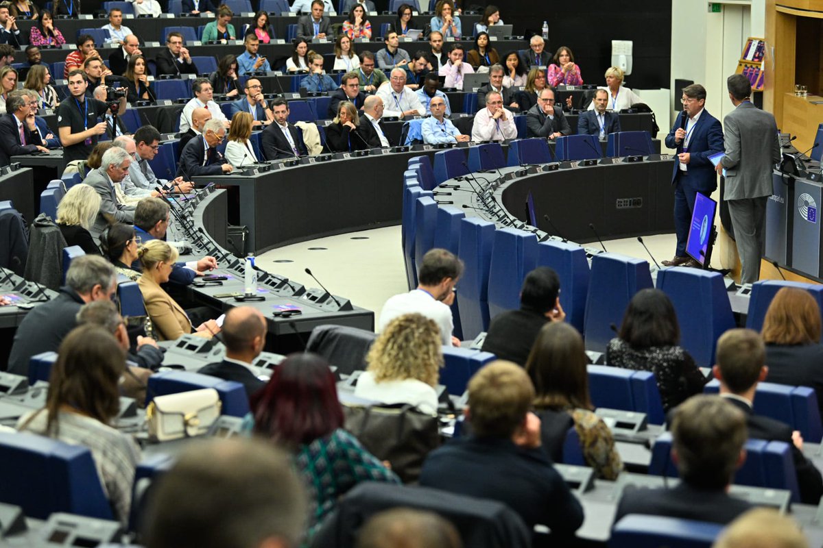 C’est au tour de <a href="/OECGrandEst/">Ordre des Experts-Comptables Grand-Est</a> de tenir son AG.

Cécile de Saint Michel, Présidente du <a href="/CSOEC/">CNOEC 🚀</a>, ouvre la session, suivie du rapport moral présenté par Christian BERTHOLD et les élus du Conseil Régional.  

Bilan des actions et enjeux pour la Profession : recrutement, RSE, IA, ...