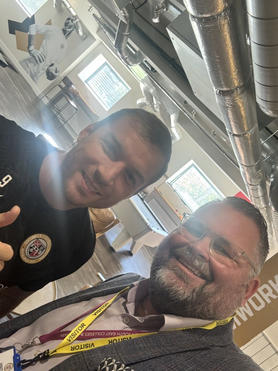 NeilCoates4's tweet image. Great start of the year (season 😃) visit to @LSEColleges partners @bromleyfc discussing student and club ambitions. Exciting plans ahead with club CEO Mark Hammond and @MickLivesey