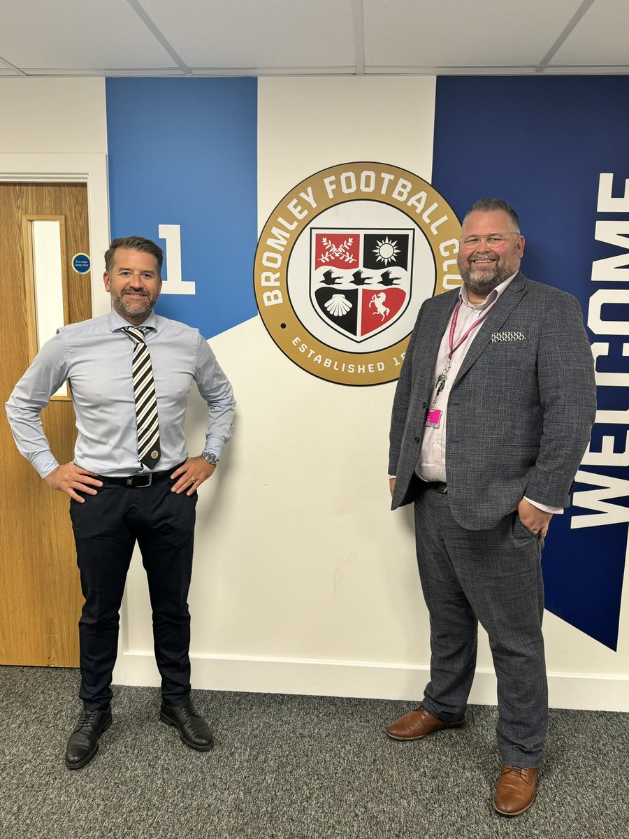 NeilCoates4's tweet image. Great start of the year (season 😃) visit to @LSEColleges partners @bromleyfc discussing student and club ambitions. Exciting plans ahead with club CEO Mark Hammond and @MickLivesey