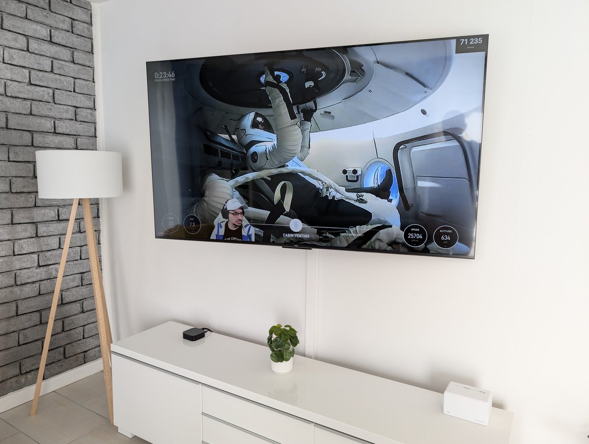 #PolarisDawn nous offre quand même - avec <a href="/SpaceX/">SpaceX</a> - de superbes images en direct 😯