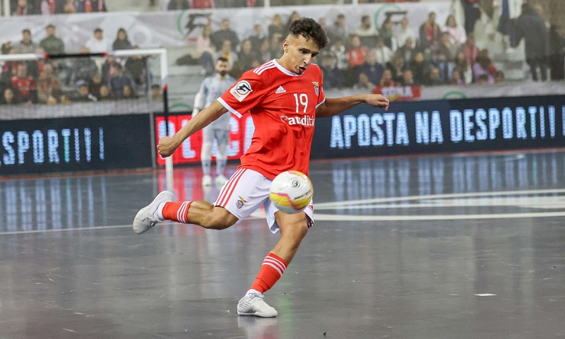 CurtaVermelha's tweet photo. Lúcio Rocha acabou de vencer o prémio de melhor Jogador Jovem do Mundo em 2023 pela Futsal Planet.

É à volta do Lúcio, do Kutchy, do Monteiro, do Raúl e de outros que o Benfica pode e deve voltar a crescer no Futsal.

Totalmente merecido. O Lúcio foi a estrela de Portugal na conquista do Europeu S19, onde foi o melhor marcador da prova.