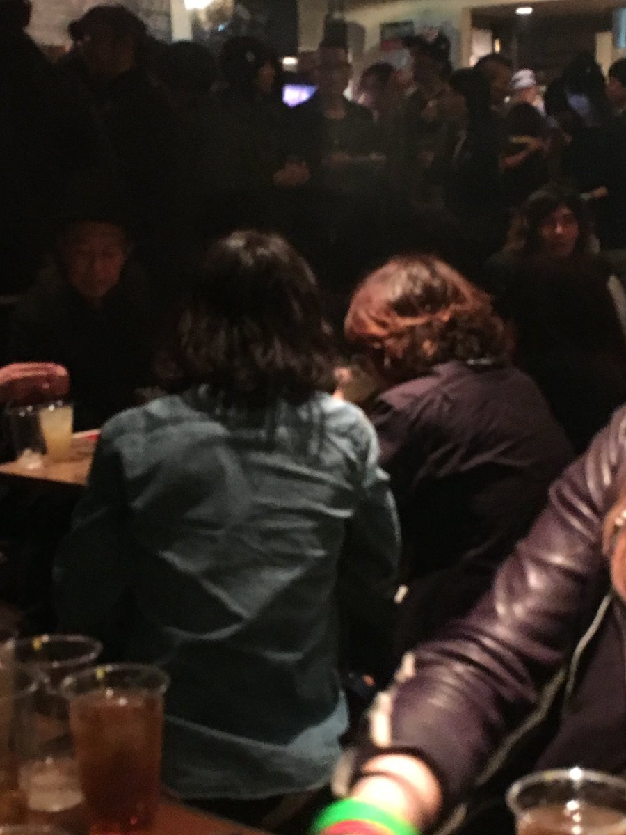 taiki13beer's tweet photo. あの時君は若かった⑩

チバさんとベンジーに憧れて無我夢中で追いかけ続けてた。ベンジーとは気持ちが昂り過ぎて上手く話せなくて悔し泣きしたけど、チバさんとはその後高円寺でバッタリ会って飲んでくれて、「おい、もう一軒いくぞ！」と朝まで居てくれた。

夢だけど、夢じゃなかった！ https://t.co/woDg5ci04H