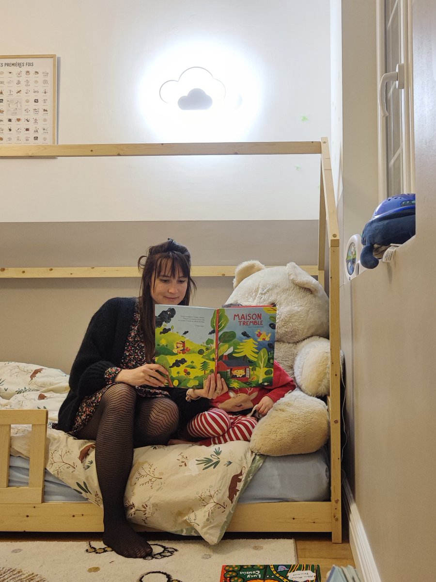 📚"J’ai un petit garçon curieux, qui pose beaucoup de questions. La sélection de livres nous a permis d’aborder concrètement la thématique du changement climatique" Mélissa Da Costa, marraine du Prix #UNICEF de #littérature #jeunesse via <a href="/UNICEF_Media_Fr/">UNICEF France Médias</a>  unicef.fr/article/meliss…