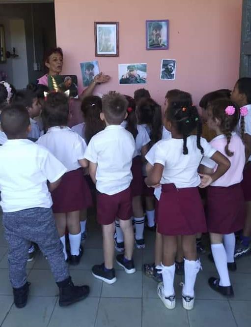 Educar es levantar
y poner el corazón,
educar es pasión,
#EducarEsAmar!