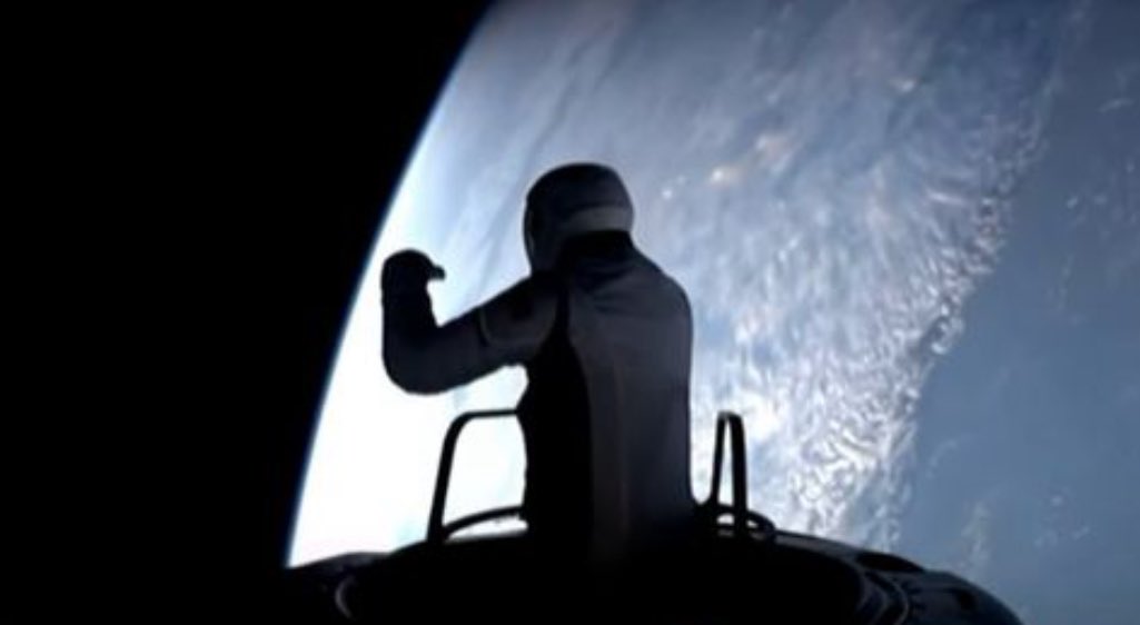 #BreakingNews Rod Hull and Emu become first comedy double act to space walk. 
#SpaceX