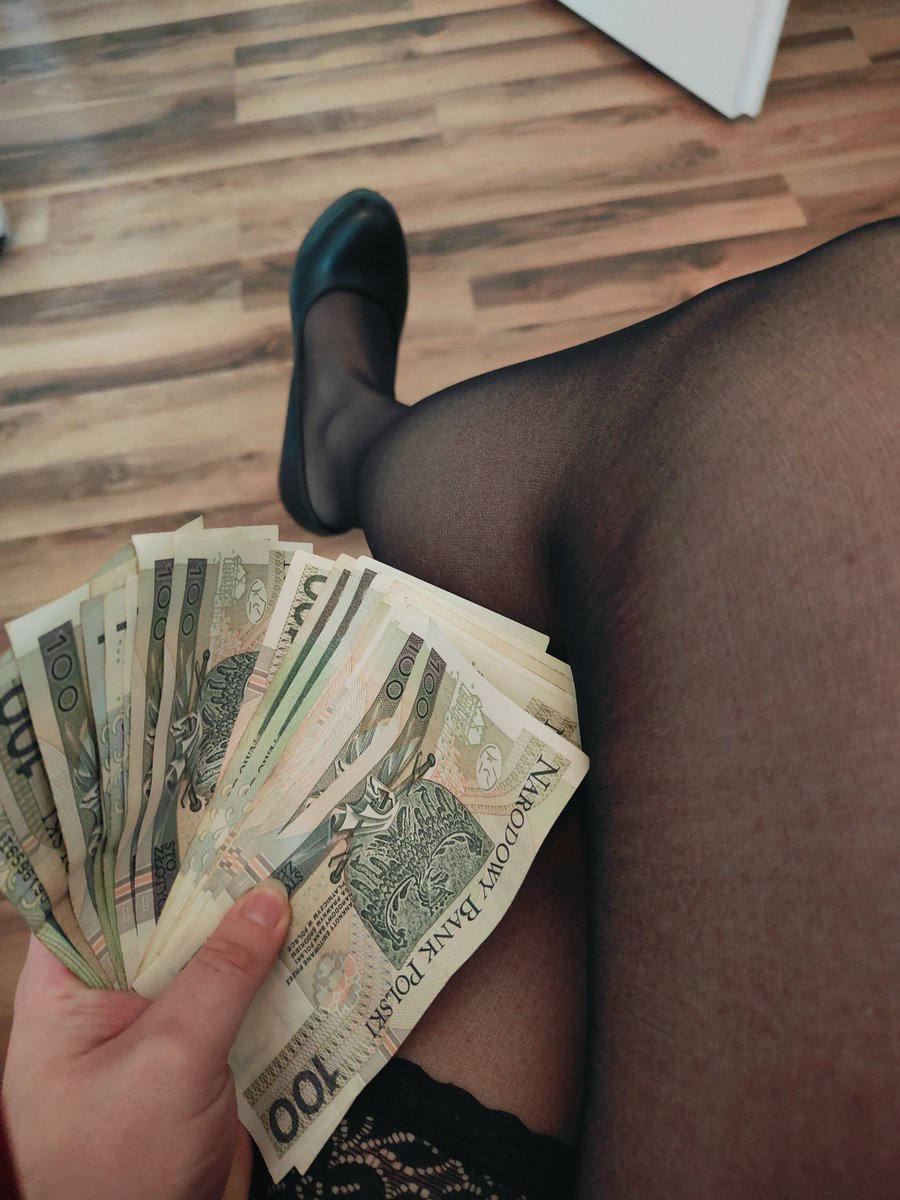BoginiFemDomin's tweet photo. Jak ja lubię takie początki dnia a ty na co czekasz ,przecież wasze pieniądze wyglądają o wiele lepiej w moich rączkach 😈. 
@_cheeky_man__ @AndreeasGoodBoy @ebonypromo @FindomPolish @FootParadiseRT @rt_feet @rt_find @Cuckoldslavepl @Feet777nylon @rtfeetslave1  @masnymaniek https://t.co/wnr3HD14Qa