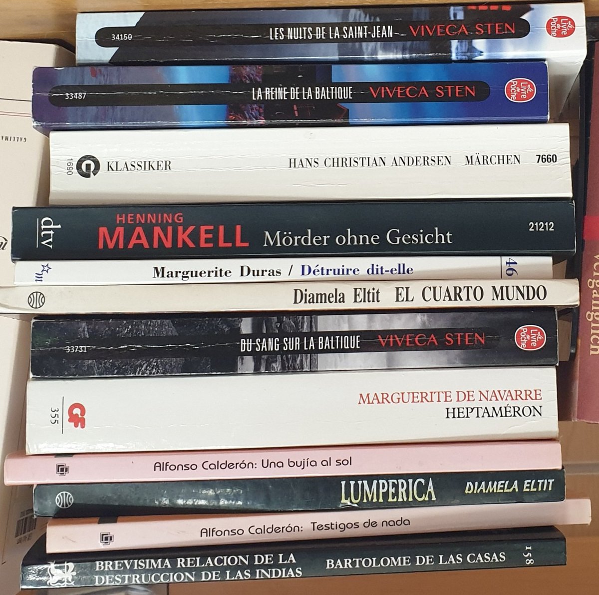 oxfam_harpenden's tweet image. We&apos;re often asked if we have any #foreignlanguage books here at #Oxfam #Books #Harpenden &amp;amp; the good news is....we now do! Come for a browse at 5, Harding Parade. You&apos;ll find these books underneath our literature table by the window (languages subject to availability/donations).