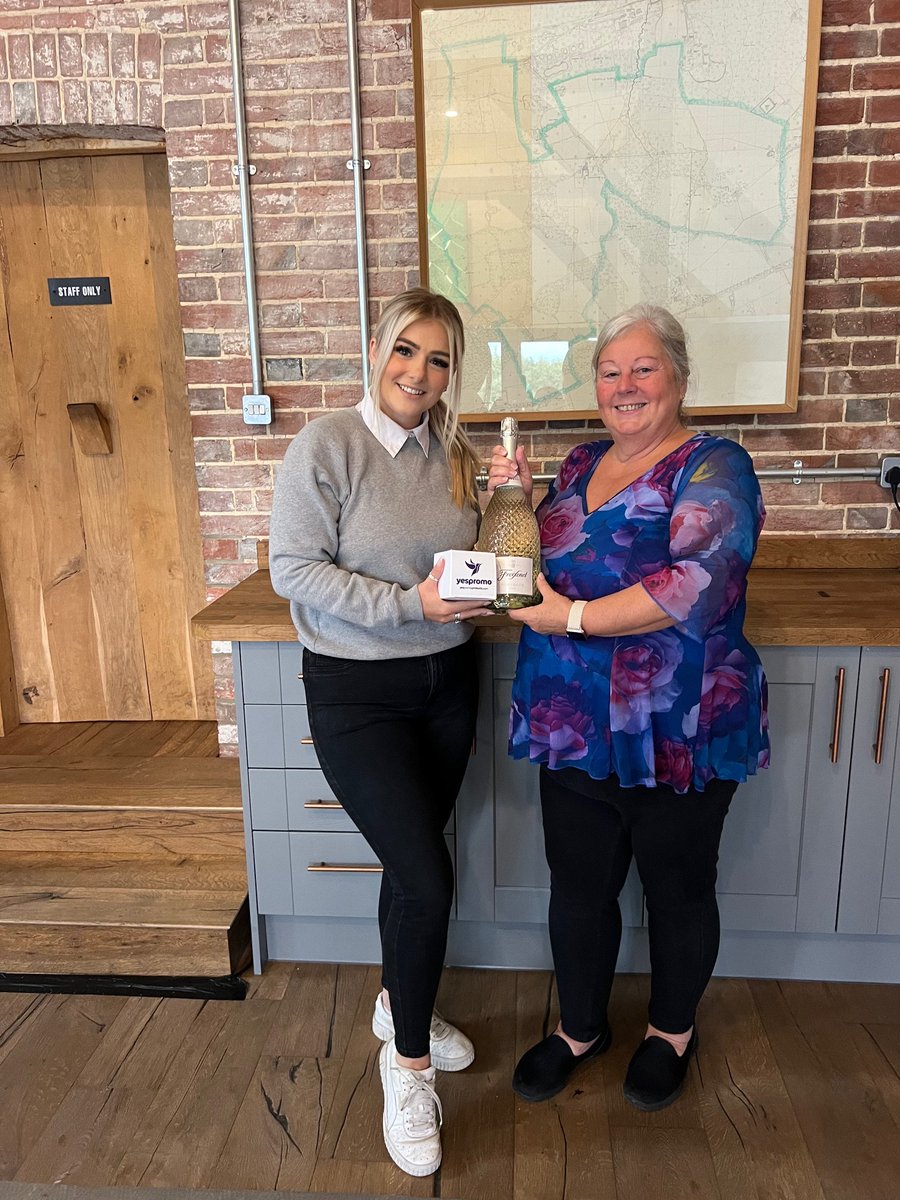 YesPromoProduct's tweet photo. 𝗔𝗻𝗱 𝘁𝗵𝗲 𝘄𝗶𝗻𝗻𝗲𝗿 𝗶𝘀... 🌟

A huge congratulations to @Tulleys_Farm for winning our photo competition! 🎉

A big THANK YOU to everyone who took part and sent in their photos! 🙏🏼

It was such a joy to see all your lovely entries 😍 https://t.co/3Ce57dtjLk