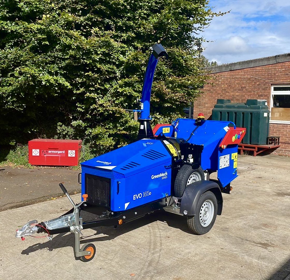 GreenMechUK's tweet image. Bespoke Blue &amp;amp; Black #EVO165D heading out to @tnstractors 

You can find out more information on the 165D here:👇
greenmech.co.uk/products/evo-1…

#woodchipper #evoseries #greenmech #TNS #thurlownunnstanden #arborist