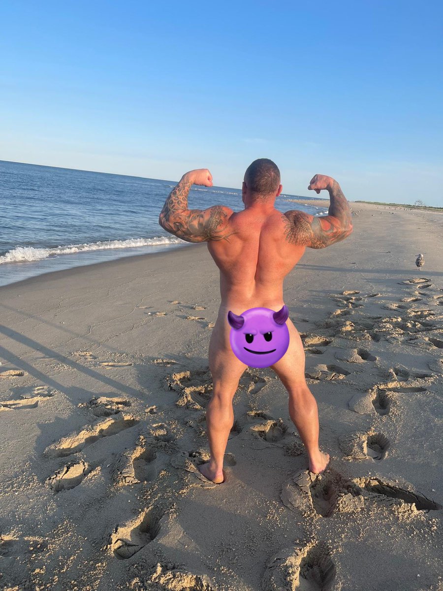 Beach muscle Ass. Check me out on 
onlyfans.com/gingermusclebo…. For exclusive content
