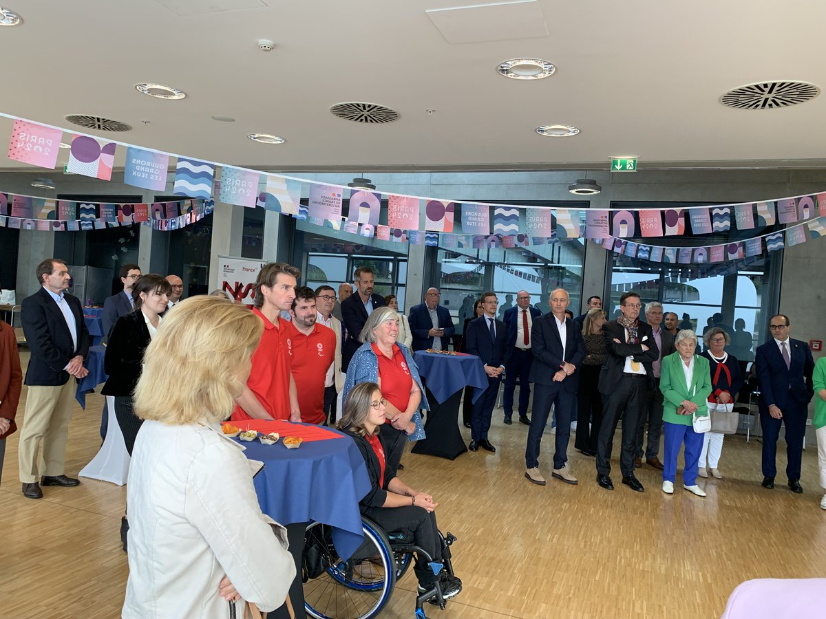 FRauLuxembourg's tweet photo. Merci à Katrin Kohl, l’une des deux porte-drapeaux de la délégation luxembourgeoise 🇱🇺 aux Jeux Paralympiques, pour sa présence ! 🙏 https://t.co/5Z04Kh9ZuR