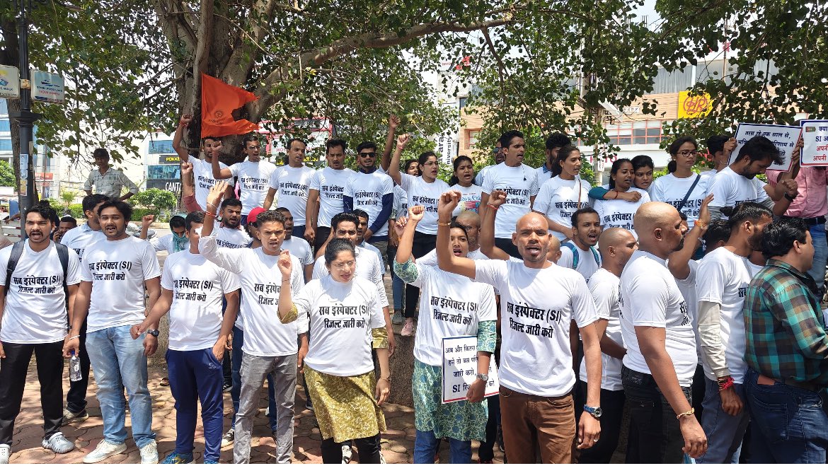 dds_suraj's tweet photo. परीक्षा का नतीजा कब आएगा,
हर दिल में यह सवाल है।
सरकार, कृपया जल्दी से,
सबका इंतजार अब खत्म करें।

@vijaysharmacg @ArunSao3 @vishnudsai @KiranDeoBJP @ChhattisgarhCMO @IBC24News @VistaarNews @ZeeMPCG
#subinspector_final_result_jari_karo https://t.co/YKV0Ao1VnN