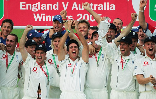 #OnThisDay in 2005, England won the Ashes for the first time since 1987 after drawing the final Test against Australia at the Oval 😍

LEGENDS.