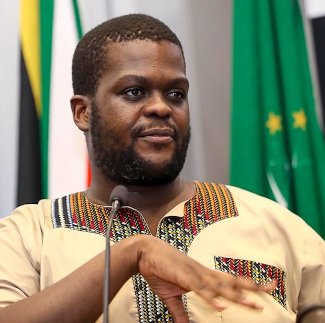 The Center for Digital Humanities at Princeton (@princetoncdh) on Twitter photo Join us on 9/19 at 4:30 pm for a talk by <a href="/vukosi/">Vukosi Marivate ๐ฟ๐ฆ๐๐</a> (University of Pretoria), "A New Agenda for African Languages x AI: Everything, Everywhere, All At Once", launching the African Languages in the Age of AI Speaker Series.
Info & RSVP: cdh.princeton.edu/events/2024/09โฆ <a href="/Princeton/">Princeton University</a> Join us on 9/19 at 4:30 pm for a talk by <a href="/vukosi/">Vukosi Marivate ๐ฟ๐ฆ๐๐</a> (University of Pretoria), "A New Agenda for African Languages x AI: Everything, Everywhere, All At Once", launching the African Languages in the Age of AI Speaker Series.
Info & RSVP: cdh.princeton.edu/events/2024/09โฆ <a href="/Princeton/">Princeton University</a>
