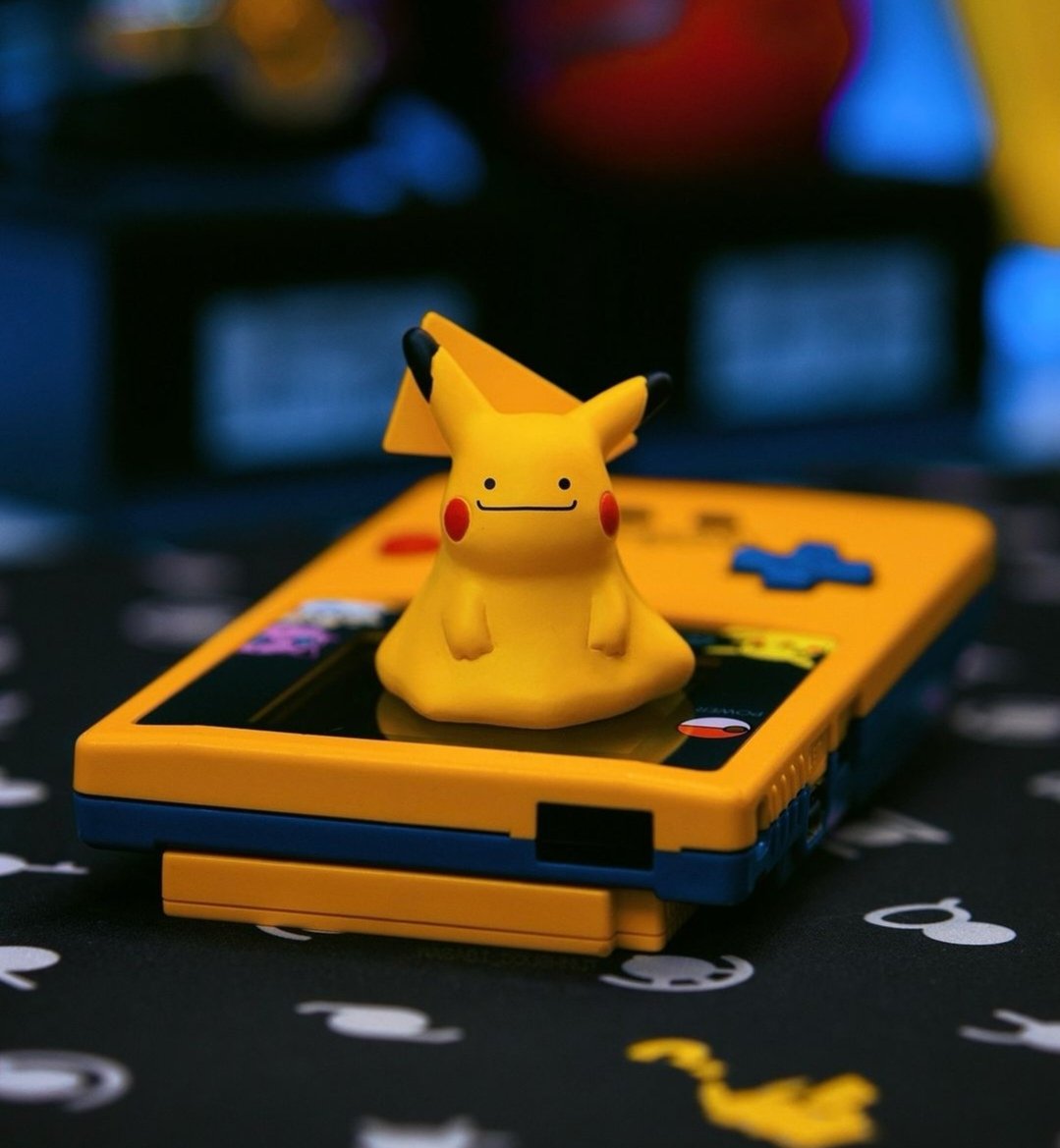 P I I I I K A A A A A! 💛
¡Hoy Pokémon Amarillo cumple 26 años desde su salida en Japón!

Aunque allí lo llamaron Pocket Monsters Pikachu.🐹🔌

Para muchos el inicio de una saga que a día de hoy sigue dando infinidad de horas de diversión. 

¿Vuestra primera Edición?
🔥💧⚡