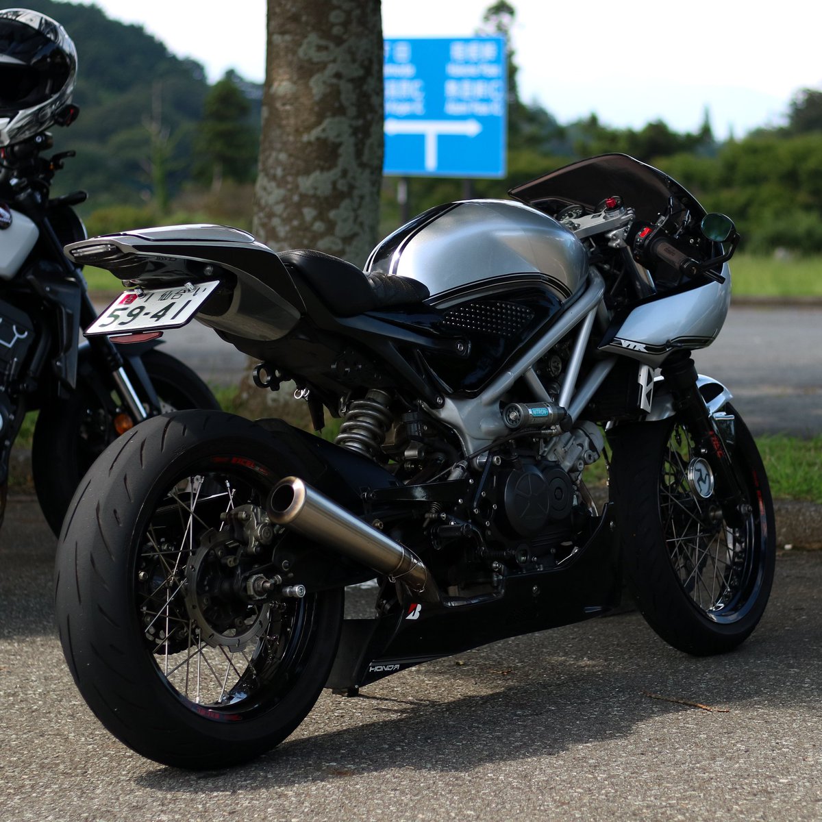 俺のかっけぇバイク見てくれ
