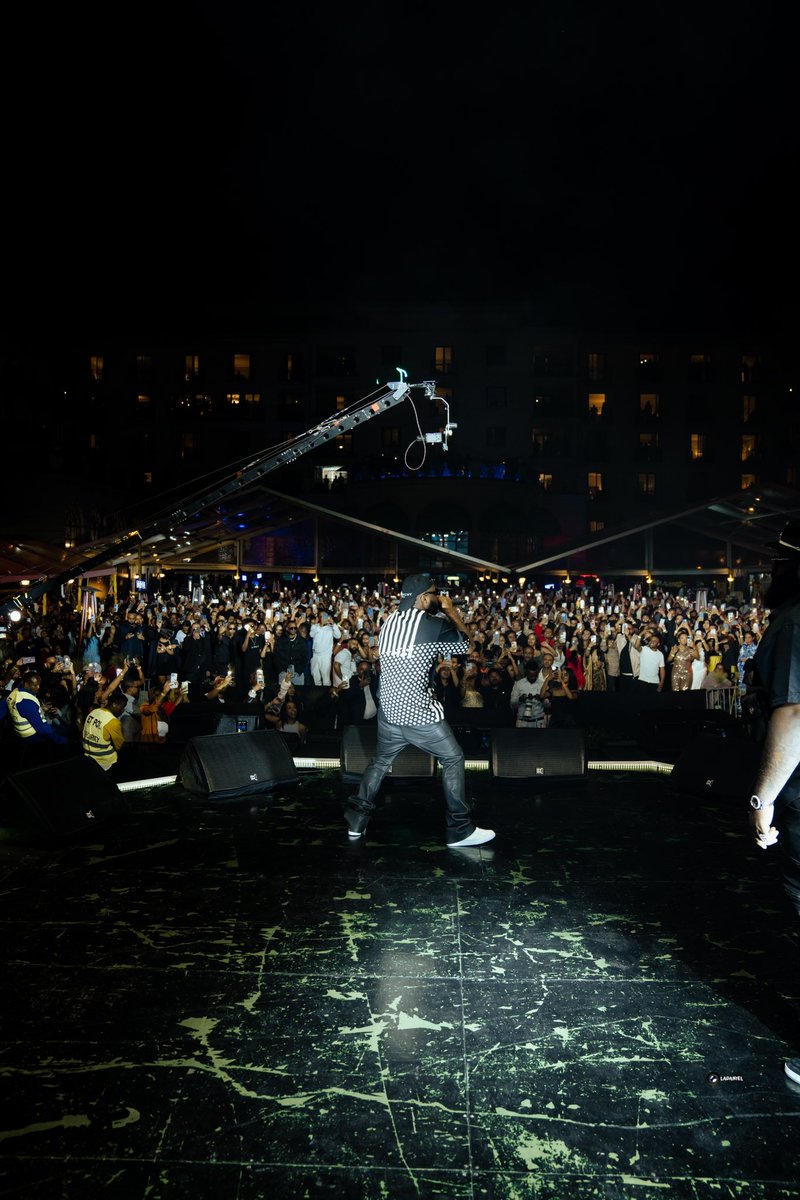 davido's tweet image. 🇪🇹 Ethiopia ! The Energy was amazing ! Can’t wait to be back ! The love was over felt  !! 🌎💪🏾😘 Melkam Addis Amet ❤️