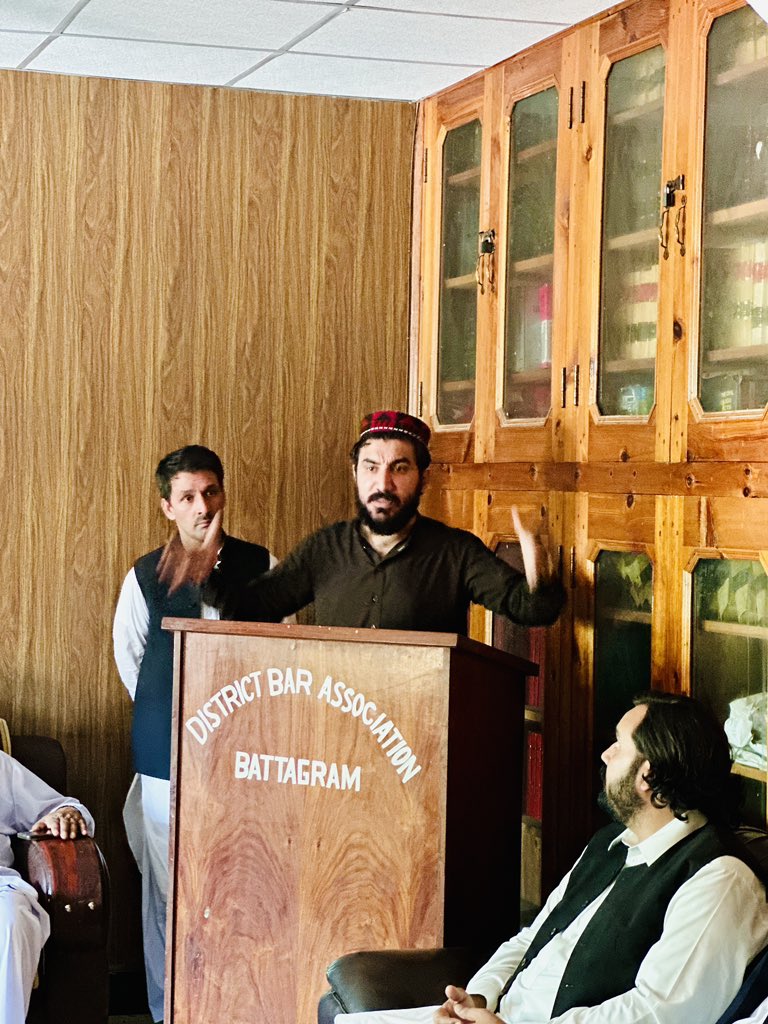NaimatUllahWazi's tweet photo. مشر @ManzoorPashteen کا بٹگرام کا دوره۔
11اکتوبر کو منعقده پشتون قومی عدالت میں شرکت کیلٸے بٹگرام کے ڈسٹرکٹ بار ایسوسی ایشن کے صدر اور کابینه کو دعوت دی۔
بٹگرام ڈسٹرکٹ بار کا پشتون قومی عدالت میں شرکت اور بھرپور حمایت کا اعلان۔
#PashtunNationalCourt11October https://t.co/CXW9IznaaW