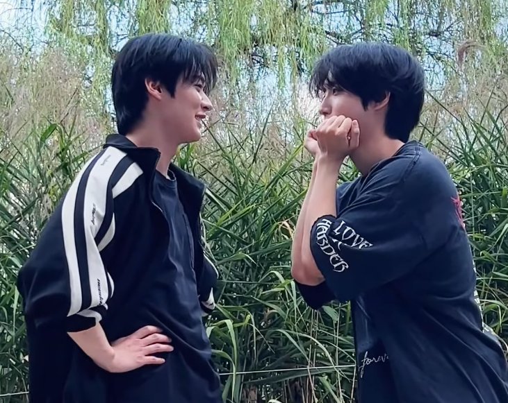 mhoJone's tweet photo. fuck they're dating https://t.co/Tp7qOqZEwL