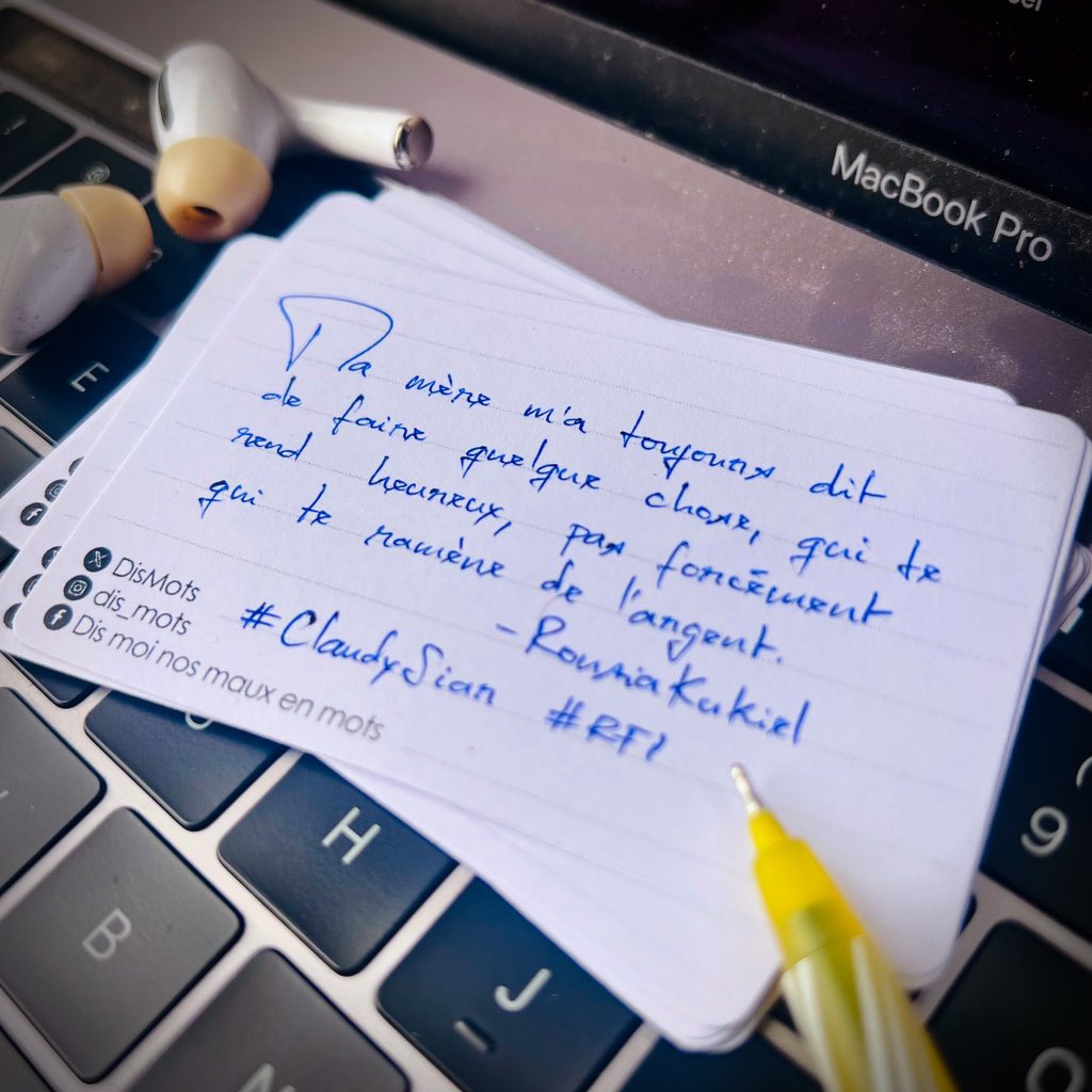 DisMots's tweet photo. … quelque chose qui te rend heureux, pas forcément qui te ramène de l’argent.

@ronsiakukiel 
@CTropicalesRFI @RFI https://t.co/mFuFPaFI4x