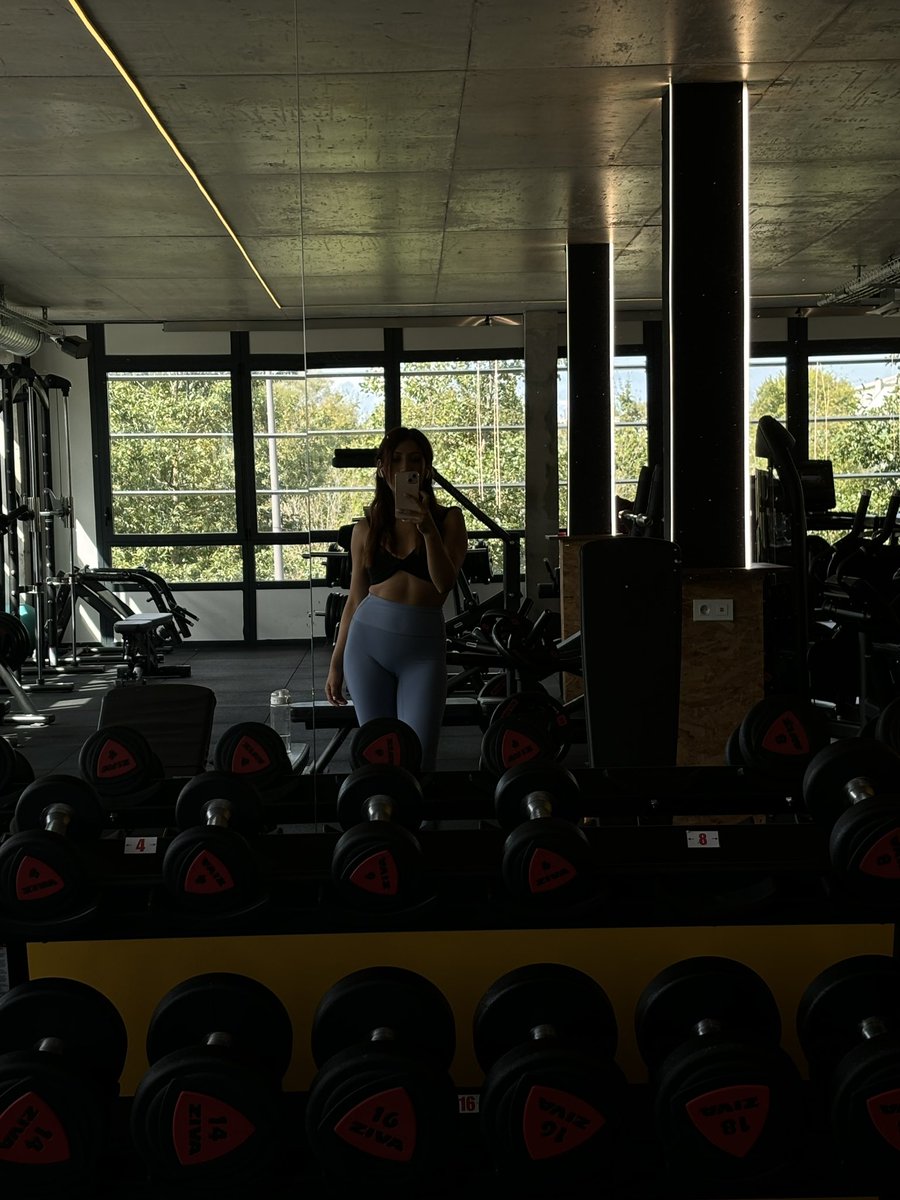 Me encanta esto de estar construyendo desde las sombras. Me alejé un gran rato de las redes sociales y siento que me ha hecho más introspectiva… tengo más esperanza y me encanta solo entrar para ver que todo lo que estamos trabajando da frutos 🏙️

GM 🌝