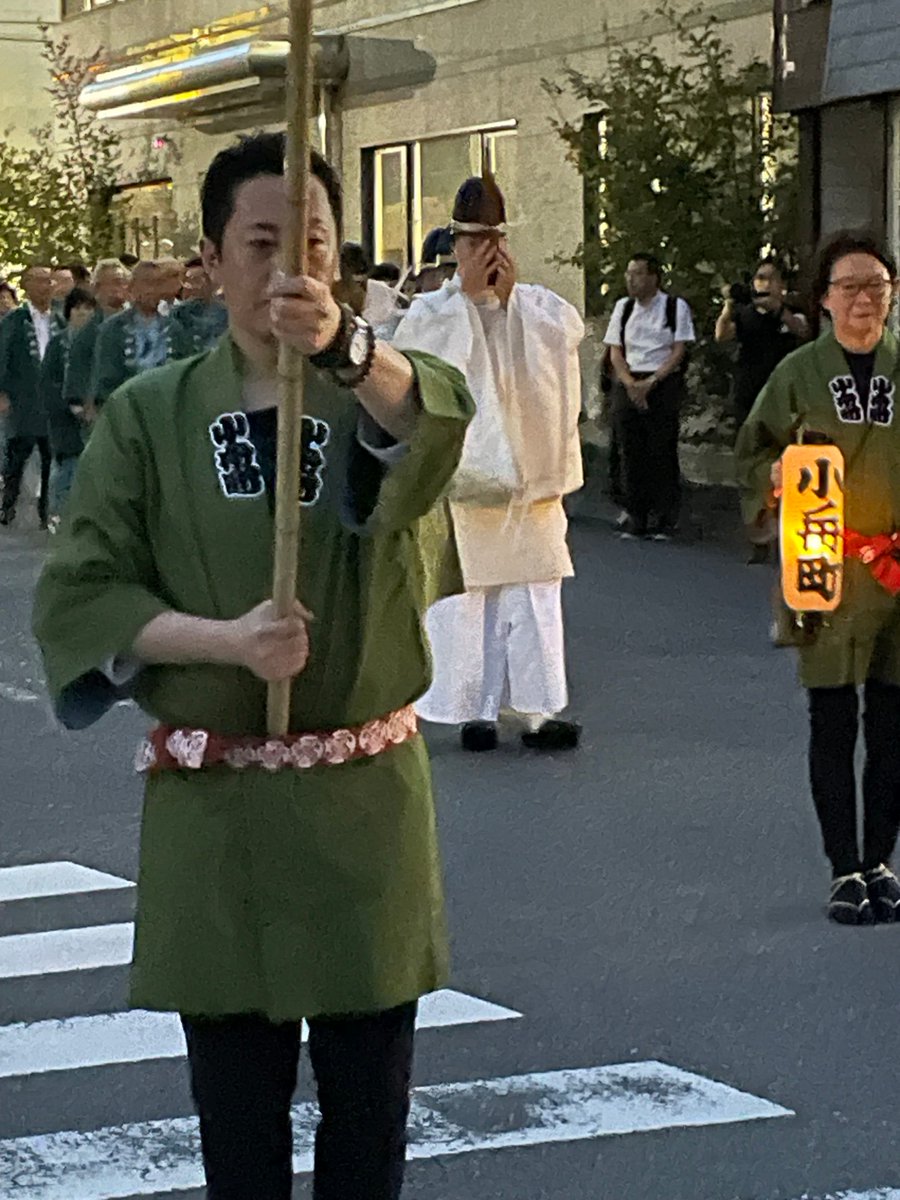 ToshiyagiT's tweet photo. 今日から始まる #日本橋小舟町の #天王祭。#神田明神 からの御霊が仮宮に遷宮する儀式に、今日は町内会青年部として参加させていただいております。明日は昼過ぎより #堀留公園 御仮屋にて｢七福神｣の #奉納舞踊 を致します。お時間ある方は、ぜひお越しくださいませ。#寿柳貴彦 https://t.co/aSc7zYWwR9