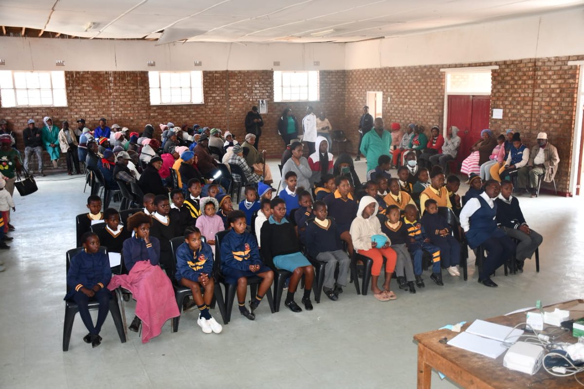 ChrisHaniDM's tweet photo. Service Delivery Day held at Mitford, Enoch Mgijima Local Municipality afforded the community of Ward 31 with services from the Department of Health, SASSA; and private entities such as ABSA Bank.
#CHDMAtWork https://t.co/OYU9WHhKTP