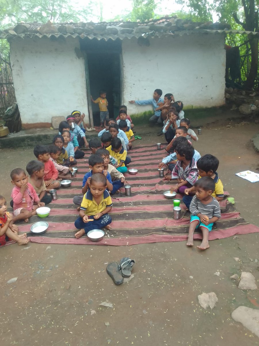 AdarshOrg1's tweet photo. School Bags with stationary and Ration distribution to 100 children and their families at remote area in the Udaipur district of Rajasthan under Pre Nutrition and Education program with Rahat by Jiv Daya Foundation and Adarsh Shiksha Samiti, Salumber, Rajasthan https://t.co/dqvfifHvBq