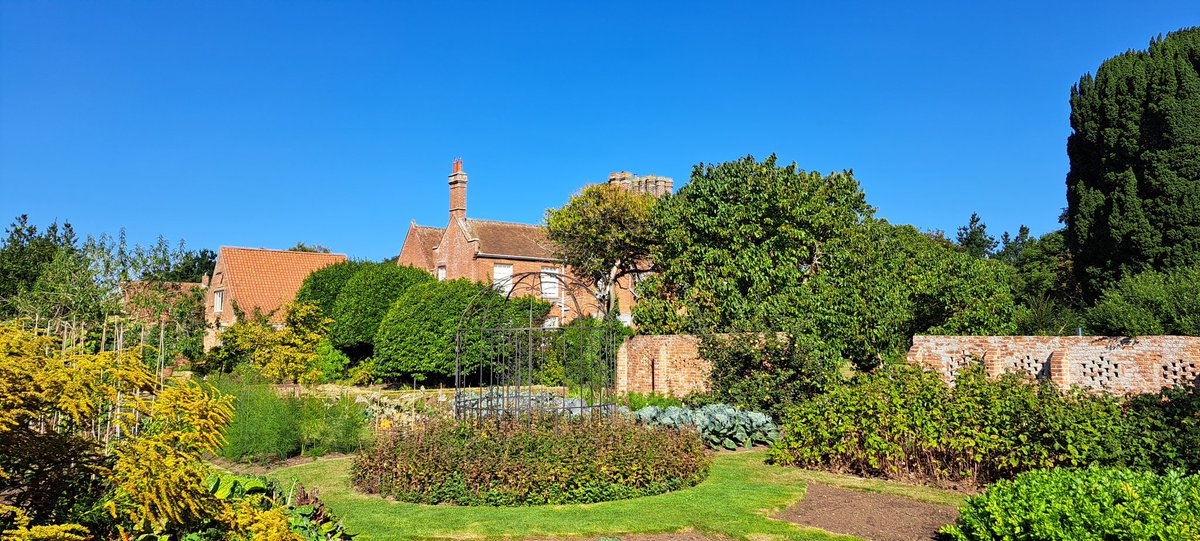 Christopher Hilton (@chilton_bb) on Twitter photo Glorious morning here at the Red House; as an extra bonus, we've just cracked 800 visitors to <a href="/BrittenOfficial/">The Britten Pears Archive</a> Stories from the Archive talks for the 2024 Red House open season. Thanks to everyone who's come so far; a couple of months of the season still to go... Glorious morning here at the Red House; as an extra bonus, we've just cracked 800 visitors to <a href="/BrittenOfficial/">The Britten Pears Archive</a> Stories from the Archive talks for the 2024 Red House open season. Thanks to everyone who's come so far; a couple of months of the season still to go...