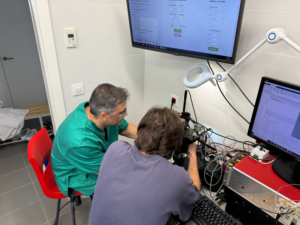 i3m_upvcsic's tweet photo. Un equipo de @i3m_upvcsic - UMIL ha construido un microscopio fotoacústico para visualizar la extensión del melanoma en 3D. Han conseguido con #ICTA @UPV las primeras imágenes de melanoma en ratones con una tecnología patentada de diodo láser de bajo coste
#FEDER #RetoIvaceInnova https://t.co/bqelMayGWM