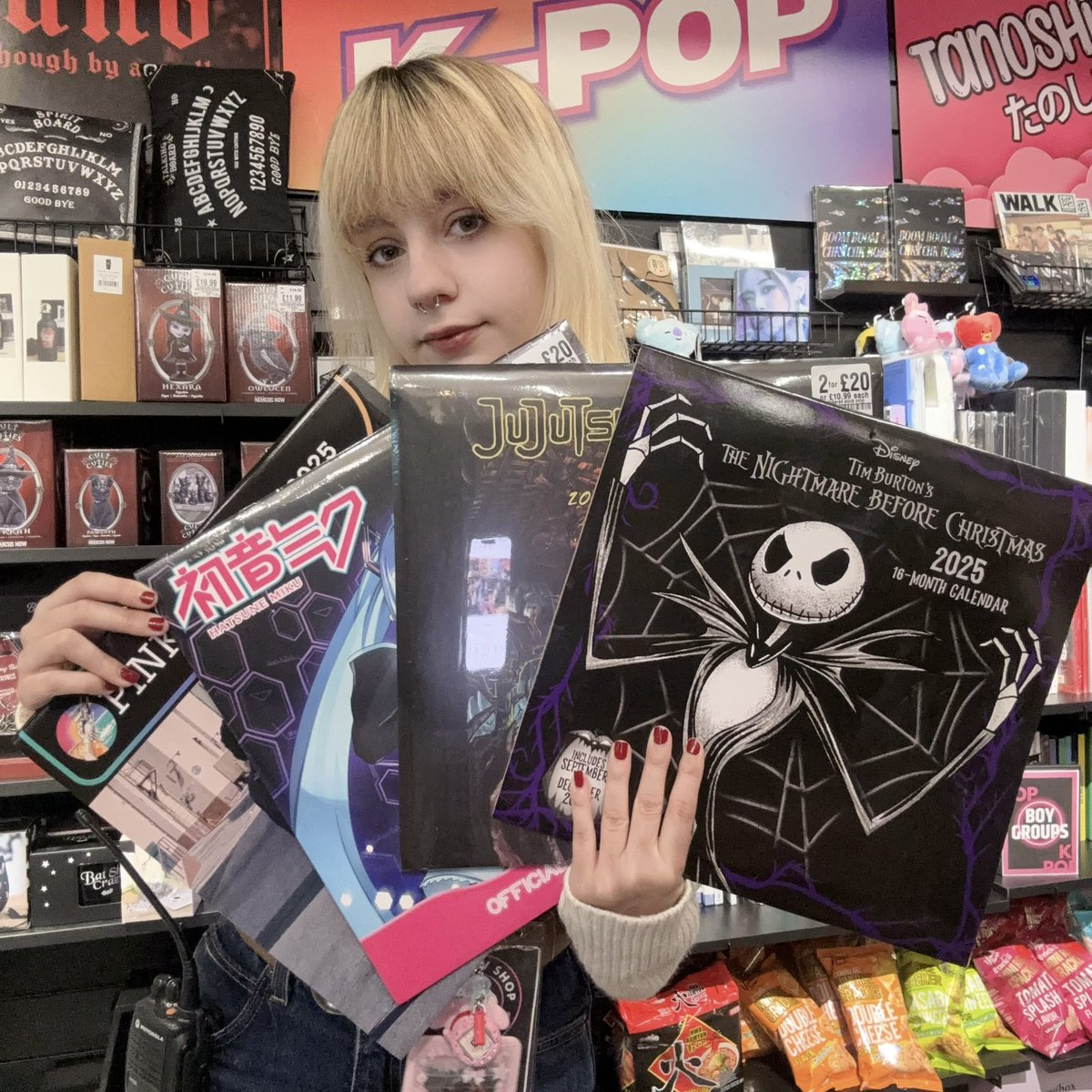 hmv_Staines's tweet image. Grab yourself, your friends and your family our brand new in 2025 calendars! Makes a great gift with lots of different designs, anime, music, movies, and more! 🎉🍾🎁

#hmv #hmvstaines #2025 #christmasideas