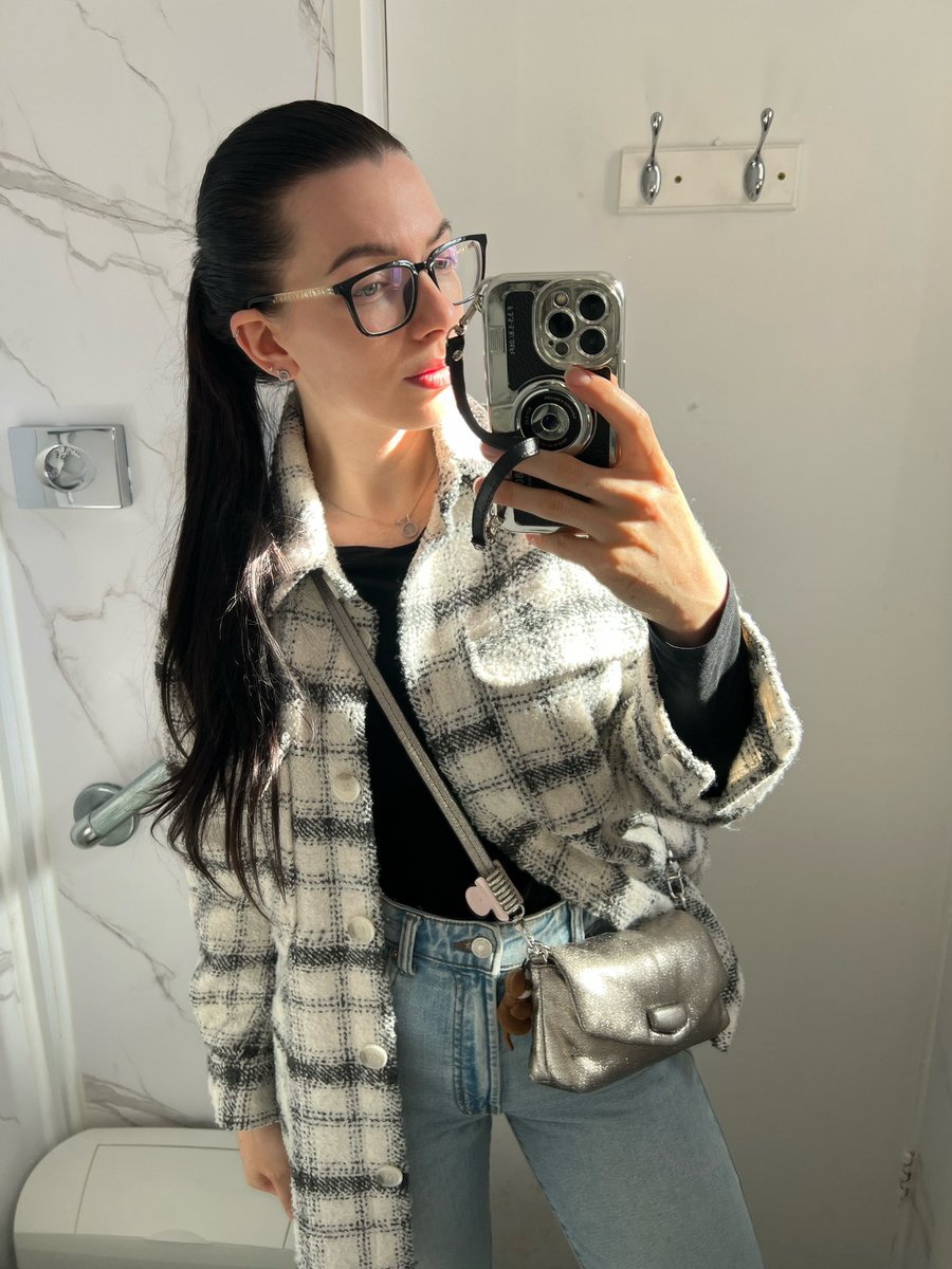 notfitnesmodel_'s tweet image. Good morning. Going to the dentist is like taking your car to the mechanic. You go in for a cleaning, and suddenly there’s a ‘cavity emergency’ that needs $2000 to fix. 🦷💸 #JustMyLuck