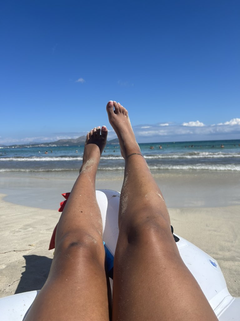Ty_Soless's tweet photo. Spain 🇪🇸 

#prettytoes #cutefeet #feetgoddess #feet #whitetip #toe #holiday #spain https://t.co/a98muV82B8