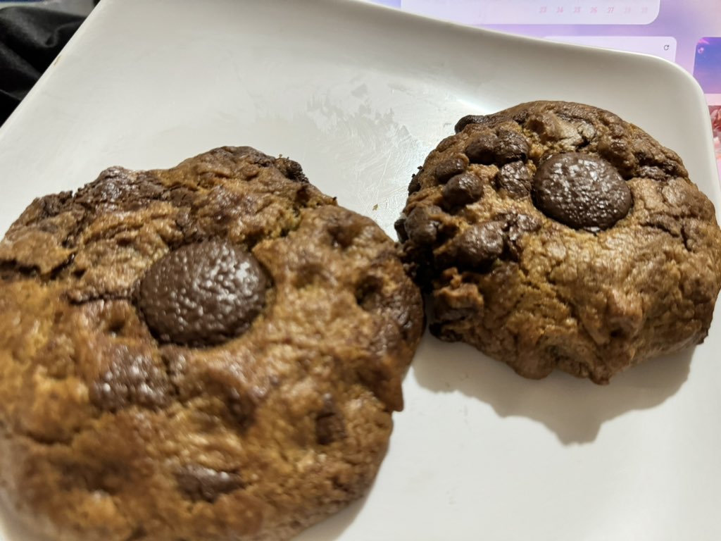 splice_here's tweet photo. Pretty girls bake…. https://t.co/CCw3qeFhNI