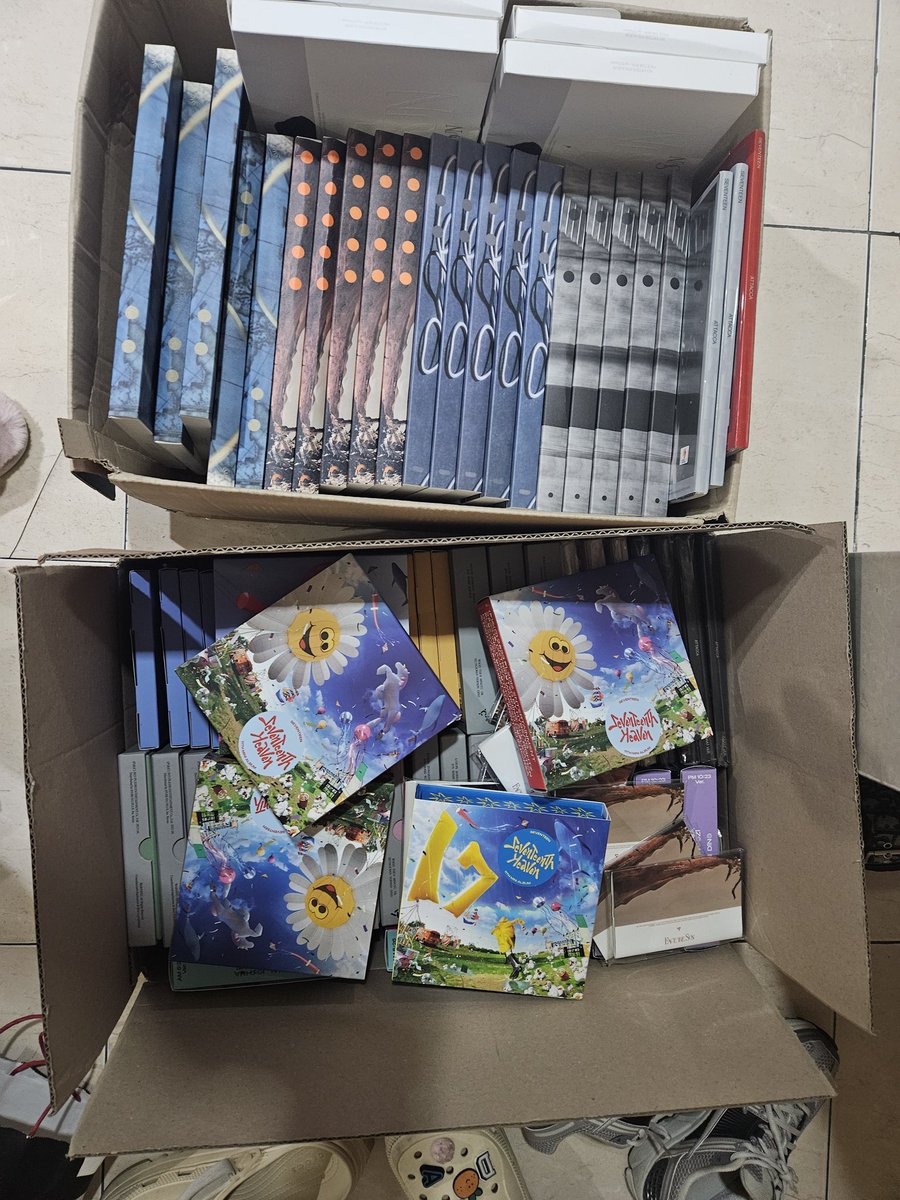 twelve_sk1's tweet photo. 💕 FREE GIVEAWAY (TO TAKE ALL THE COLLECTION / PICK UP IN KL ONLY) 

I am clearing up my album collection including; Attacca, Attacca carat ver. (random member), Face the Sun, FTS carat ver. (random member), Sector 17, FML, FML carat ver., Seventeenth Heaven, SH carat ver. https://t.co/AwVotxi02J
