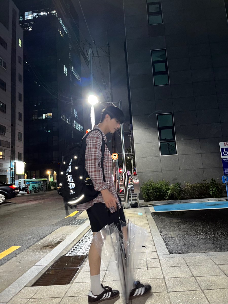 비오는 날 ☂️
#정승환 
#JEONGSEUNGHWAN 
#더크루원 
#비