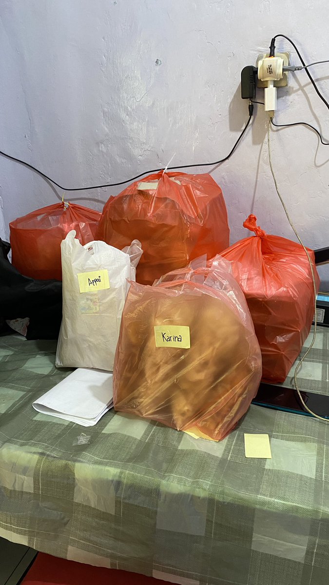 Pengantaran keripik hanif hari ini. Ada keripik pesanan kamu gaa? 😬