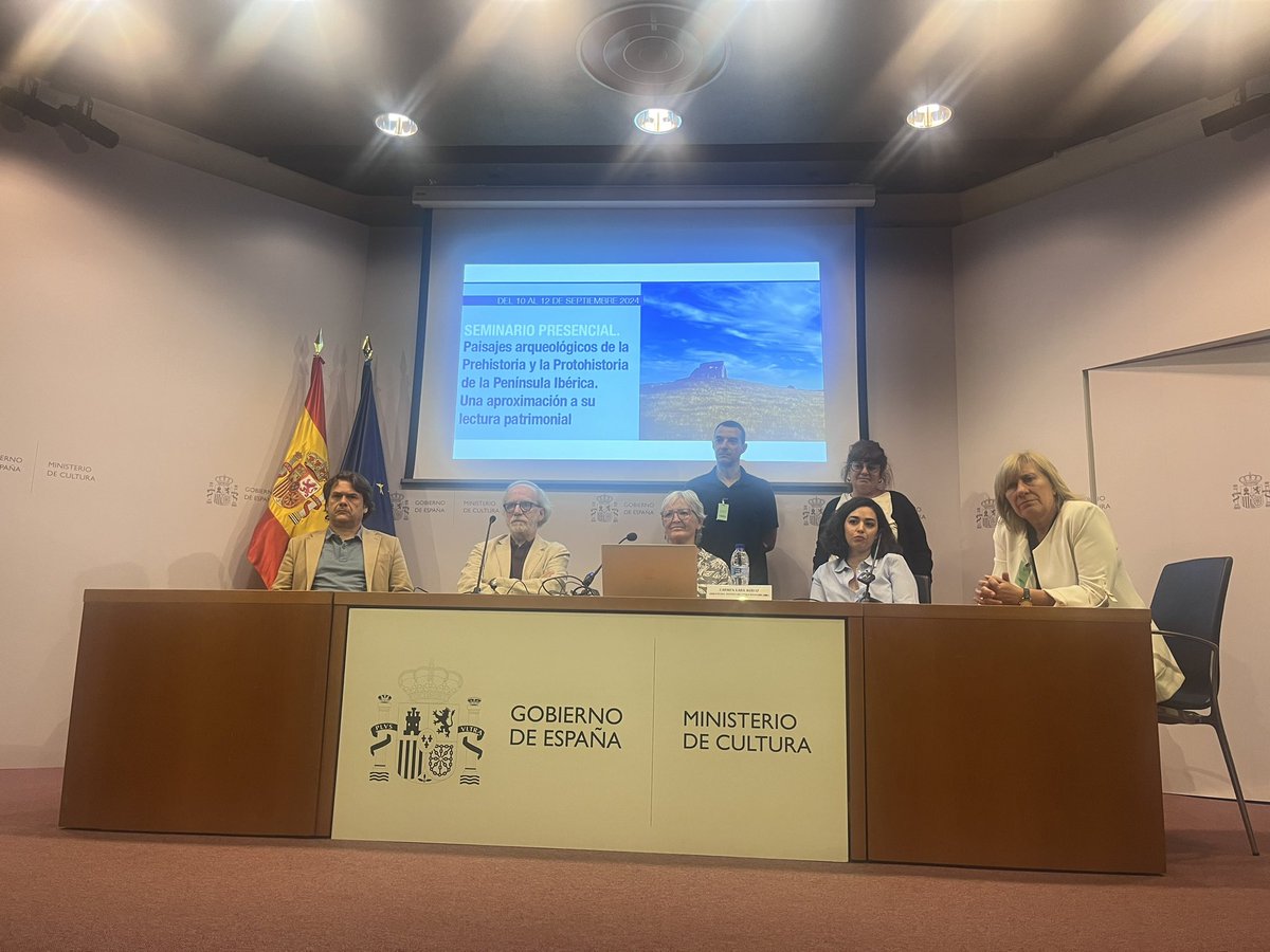 🗣️Cerramos el •Seminario de Paisajes Arqueológicos de la Prehistoria y la Protohistoria de la Península Ibérica• celebrado en <a href="/culturagob/">Ministerio de Cultura</a> y que hemos coordinado desde el <a href="/IAM_CSIC/">Instituto de Arqueología-Mérida (IAM-CSIC)</a>, junto al <a href="/ipcepatrimonio/">Instituto del Patrimonio Cultural de España</a> 🎓
¡Muy pronto las conferencias estarán disponibles online! 💻