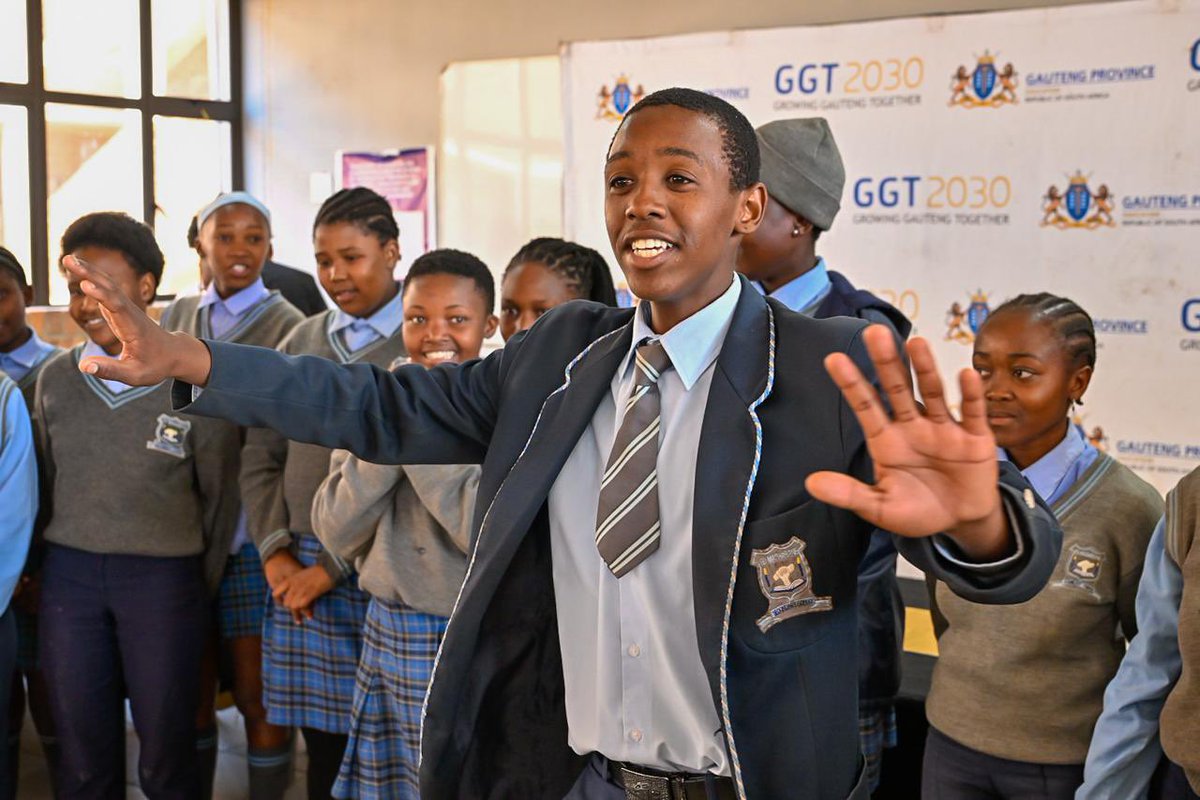 _NayyKnights's tweet photo. Did you know only 22% of South African homes have a computer, and just 10% have internet access? Let’s change this reality together! Donate a device and support digital learning for every child.
#ConnectEveryChild #30YearsOfProgress https://t.co/iXPmFnDQaA