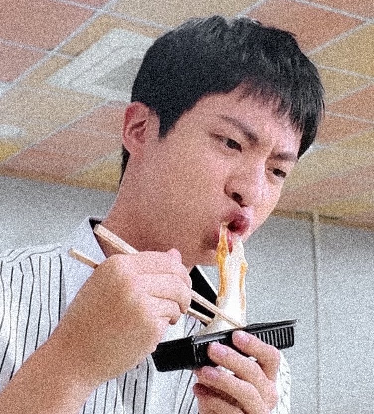 jinjoo_bts's tweet photo. #jin https://t.co/0qbGKL2q3y