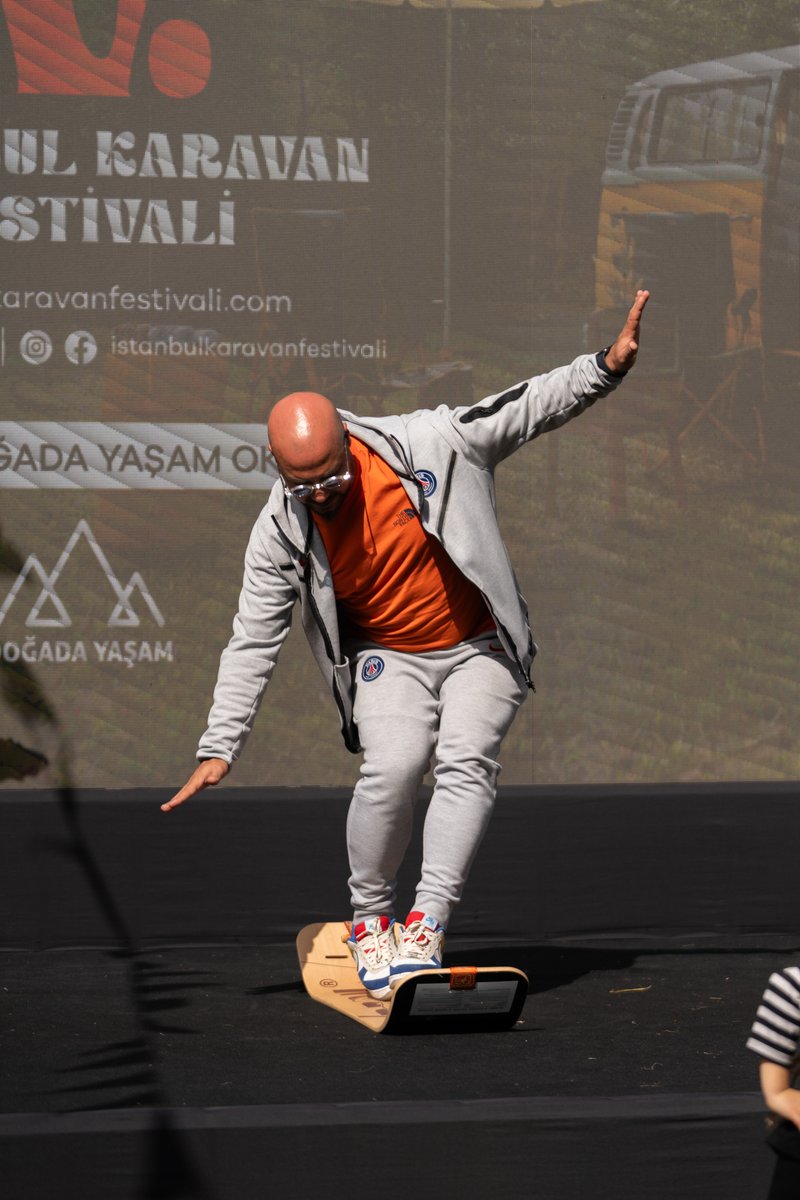 istkaravanfest's tweet photo. En fazla ne kadar süre ayağınız yere değmeden dengede kalabilirsiniz?🤸🏼‍♀️ Daha önce sahip olduğunuzu bilmediğiniz yeteneklerinizi keşfettiren festival; İstanbul Karavan Festivali!🙌🏻 https://t.co/H9cUrvGlZJ