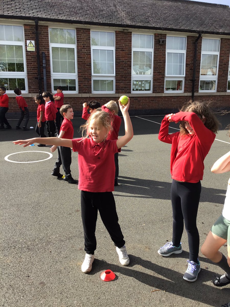 knightontmet's tweet photo. #Lansdowne class had a great time today, playing cricket games and learning new skills. #KnMPAPE #Teamwork #Collaboration https://t.co/SROFse1651