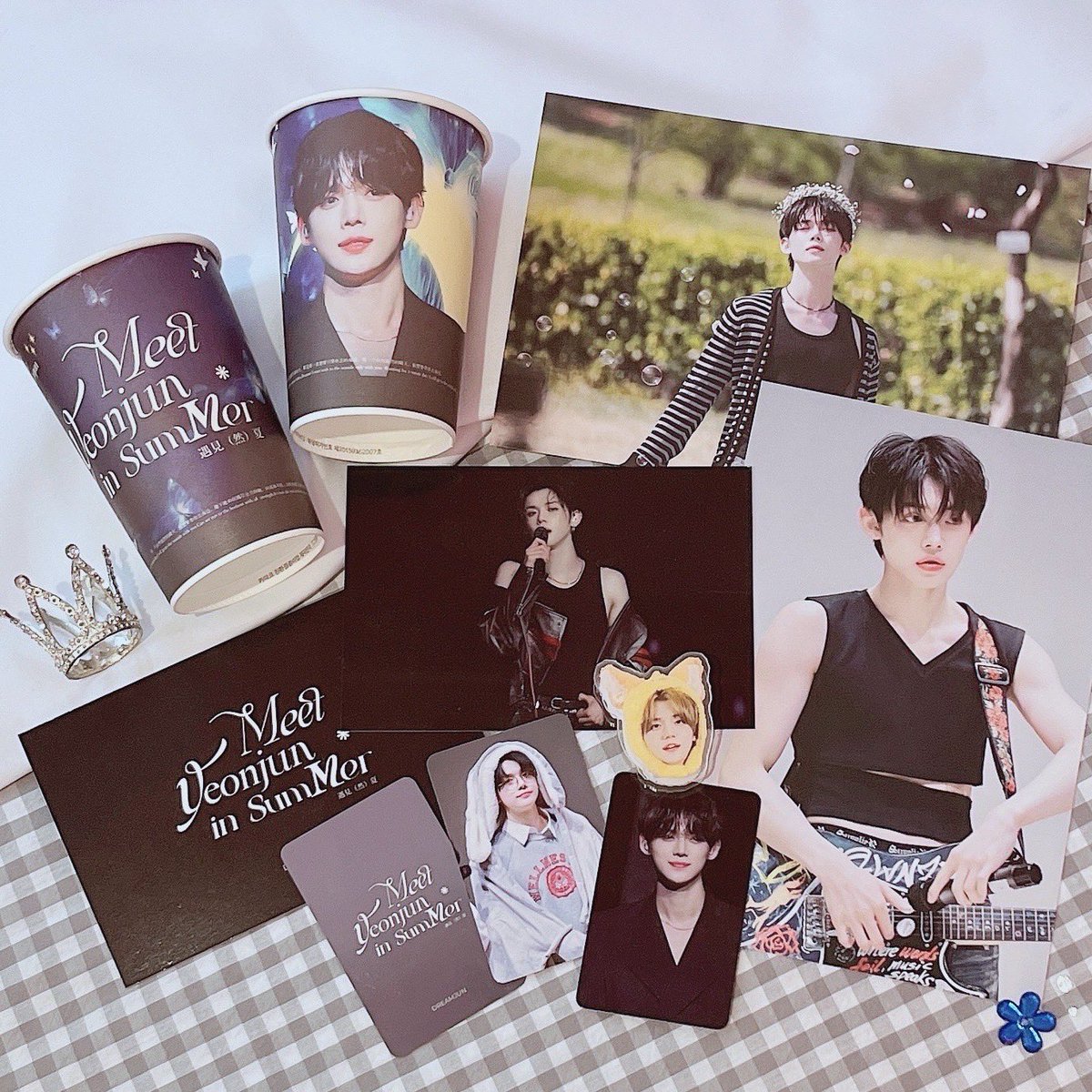 yolumlovesyou's tweet photo. #TXT #ヨンジュン さん
9/13お誕生日おめでとうございます🩶
@DREAMJun_0913 様
🩶9/13全面装飾
🩶グッズ・パネル、スローガンキーリング透明トレカセットなど
🩶ラッキードロー
🩶カップ🩶ポストカード＋トレカ2枚＋ミニポスター
🩶ケーキ🩶ケーキセット特典アクリルクリップ＋ミニポスター🩶よんじゅんお名前クッキー🩶アイシングクッキー
#YEONJUN  #연준 
#MeetYEONJUNinSUMMER 
#TOMORROW_X_TOGEHTER