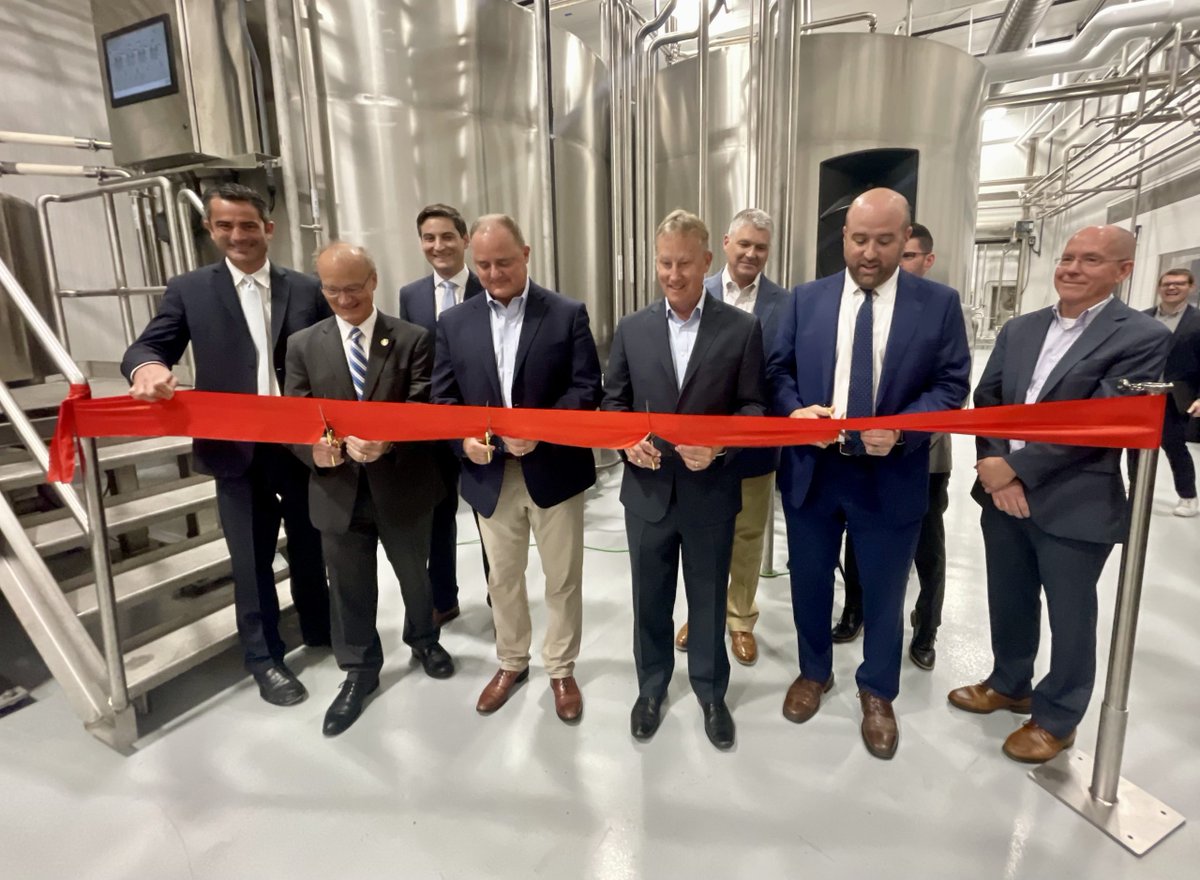DCEDSecretary's tweet image. Celebrating @ShanksFlavoring expansion last week was a real highlight and great example of how #PAGetsItDone. Excited to support manufacturers like Shank’s as they invest millions to grow here in PA and sustain hundreds of jobs. #ManufacturingInPA 💪
ow.ly/R3b450TkszA
