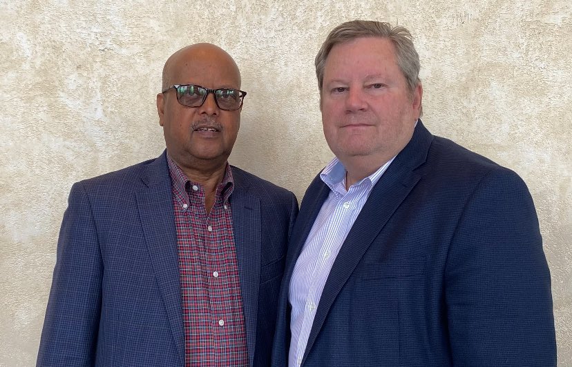 ProfMulugeta's tweet image. ማይክ ዶ ምችአለ?
ኣቢይ ዶ ባሌማ?

ሓንቲ መርዓትሲ ሰብኣያ ኣኾልስኒ ይብላሞ እምቢ ትብሎ። ብኡ ኸዓ ይዃረዩ፣ ይበኣሱ። 

ጓል ያቱ ገረብ ኣቛሪፃ ናብ ዓዲ ወለዳ ተሓምቢባ ትኸድ። ወላዲታ ደንጊፀን እንታይ ድኣ ክረምቲ ምድሪ በይንኺ ገረብ ተሳጊርኪ…