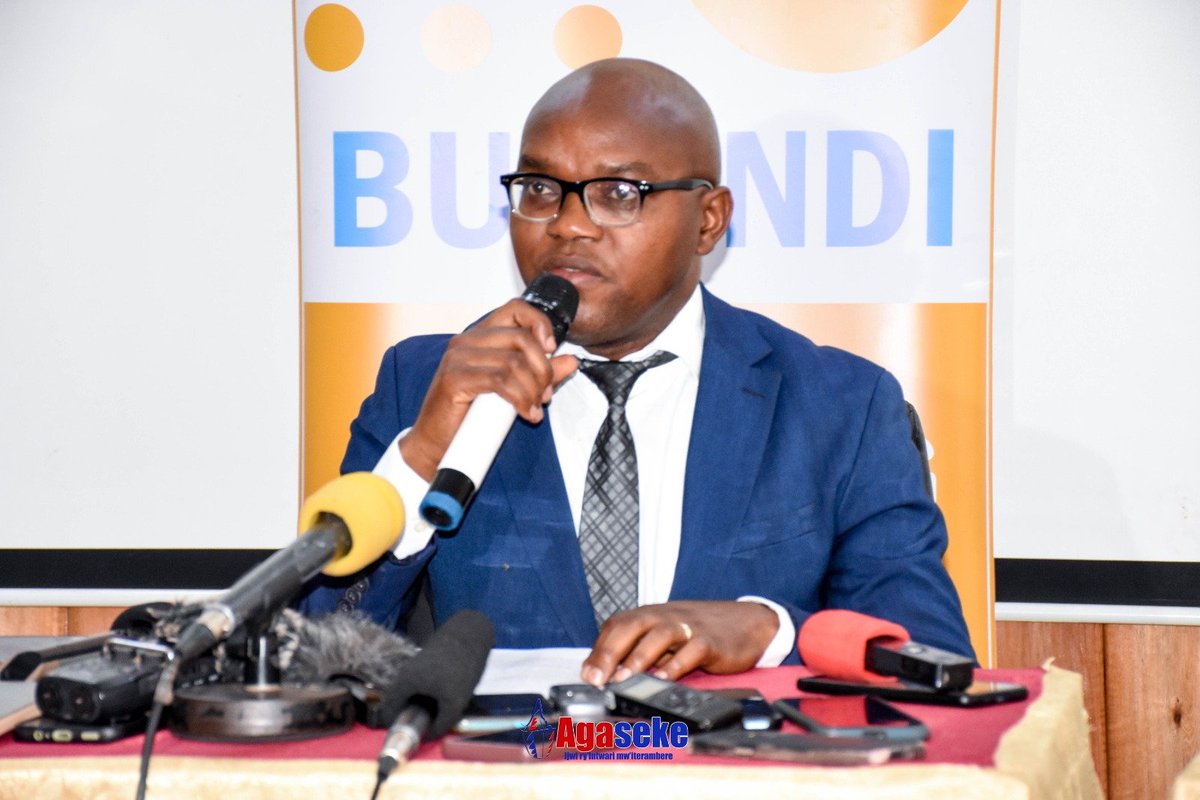AgasekeTv's tweet photo. #Burundi II a aussi indiqué "la Communication à travers les médias constitue une des stratégies efficaces de transmission des informations correctes à la population en vue d'améliorer leurs connaissances et pratiques en matière de planification familiale."@pnsr_Bdi @mspls_bdi https://t.co/SuVCHq5N66